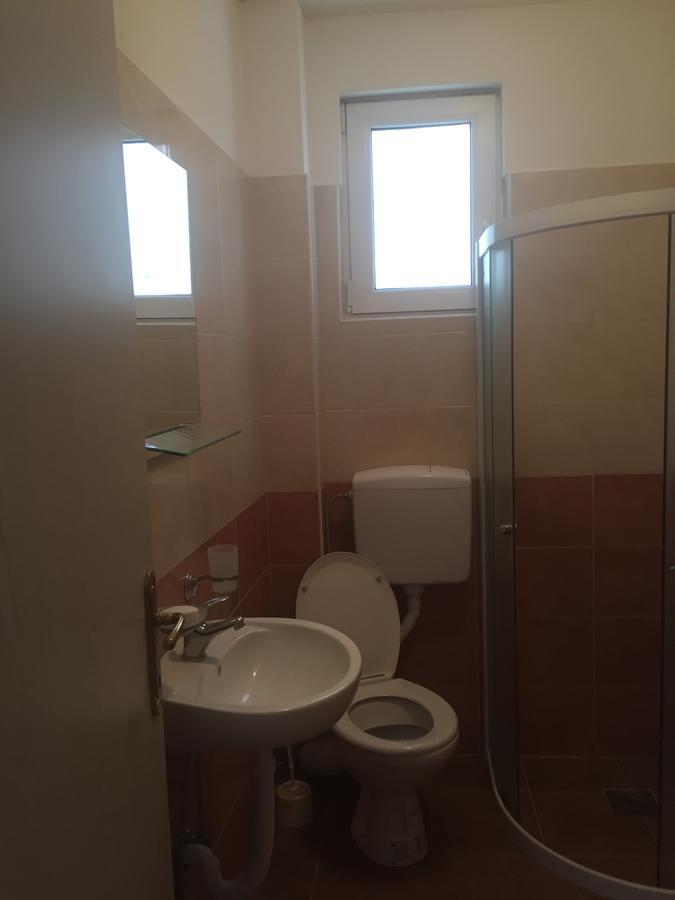 Dk Apartmani Dobra Voda Buitenkant foto