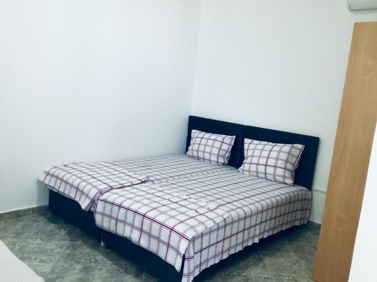 Dk Apartmani Dobra Voda Buitenkant foto